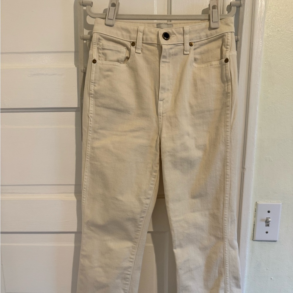 KHAITE Benny crop flare denim jeans - Cream